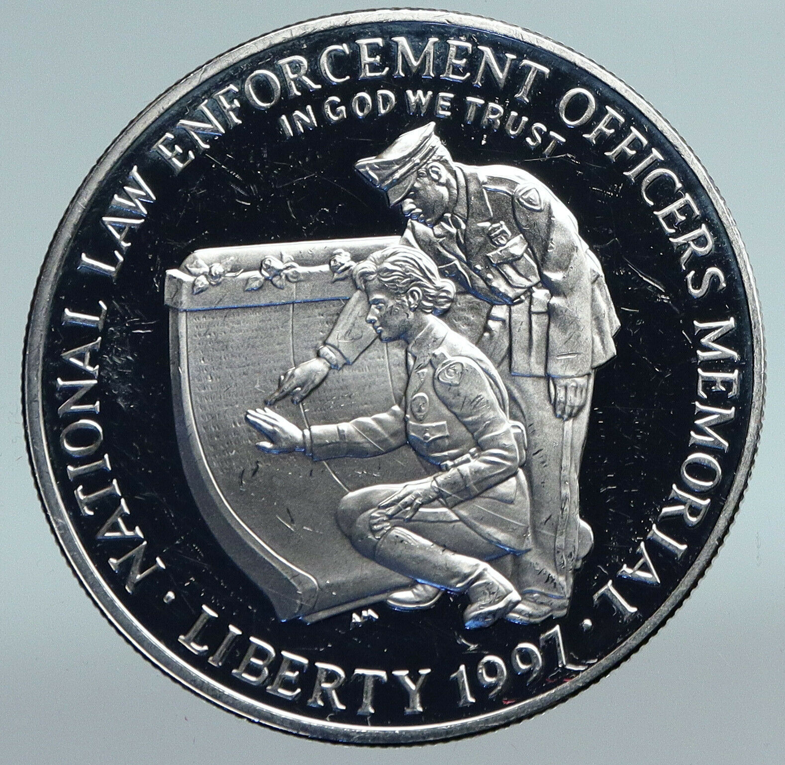 1997 USA United States HONOR LAW ENFORCEMENT Protect Proof Silver $ Coin i89781