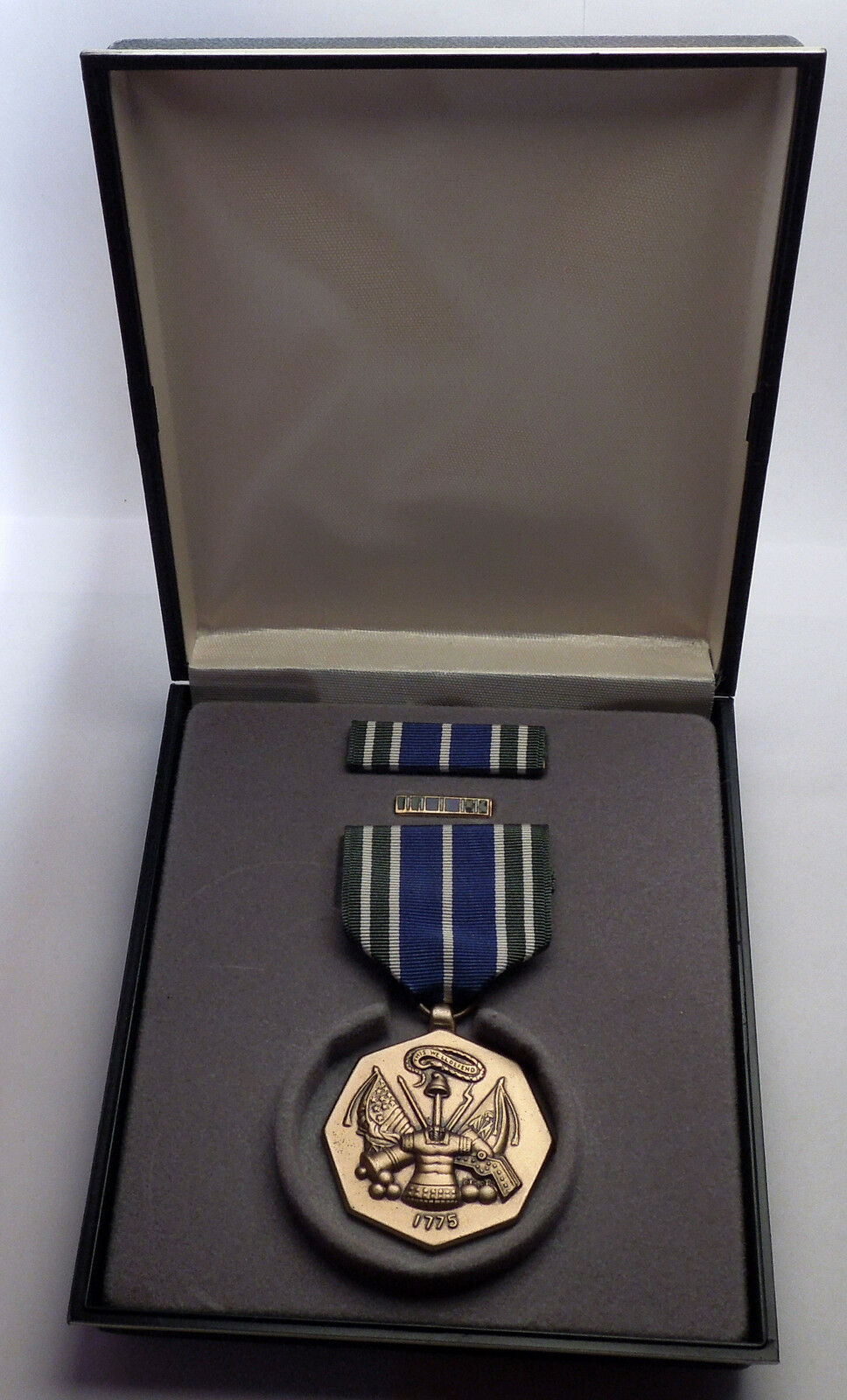 US United States of America MILITARY ACHIEVEMENT Medal inPresentation Box i57040