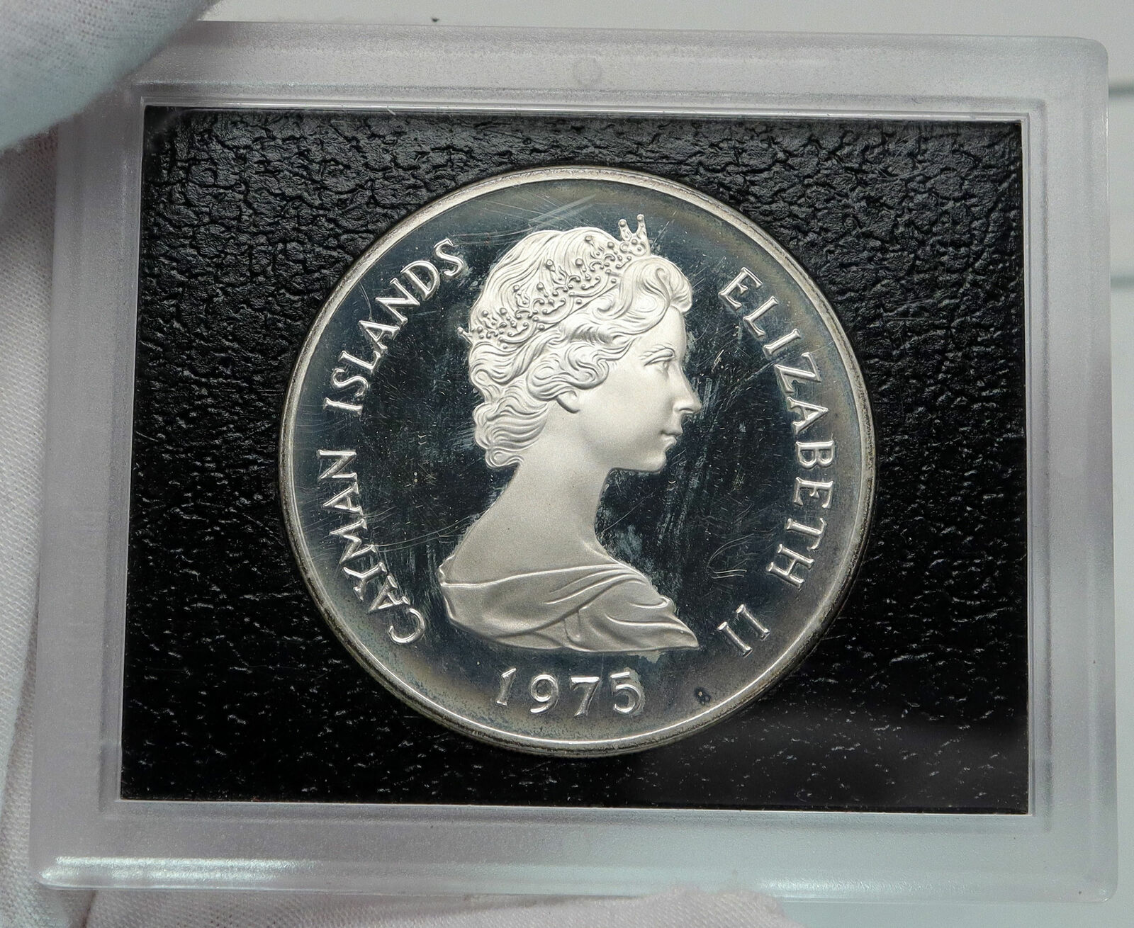 1975 CAYMAN ISLANDS UK Queens Elizabeth Victoria Mary Anne Silver 50 Coin i86069