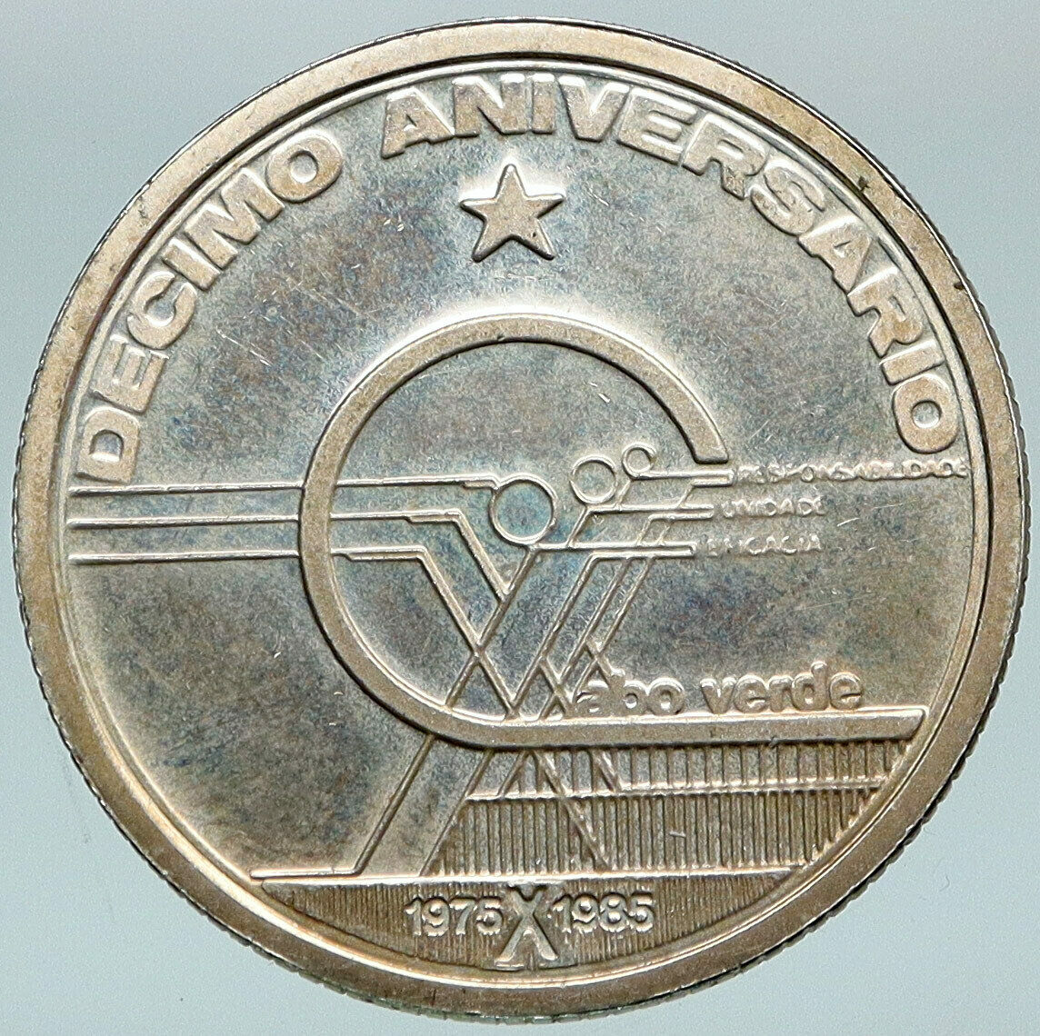 1985 CAPE VERDE 10 Yr Independence Emblem VINTAGE OLD 10 Escudos Coin i88234