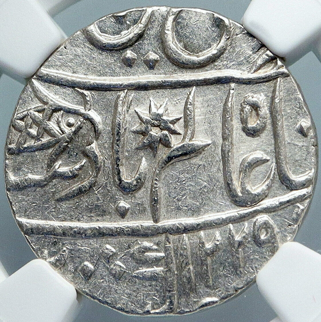 1749 (FE 1229) INDIA BRITISH Bombay Presidency OLD Silver RUPEE Coin NGC i88862