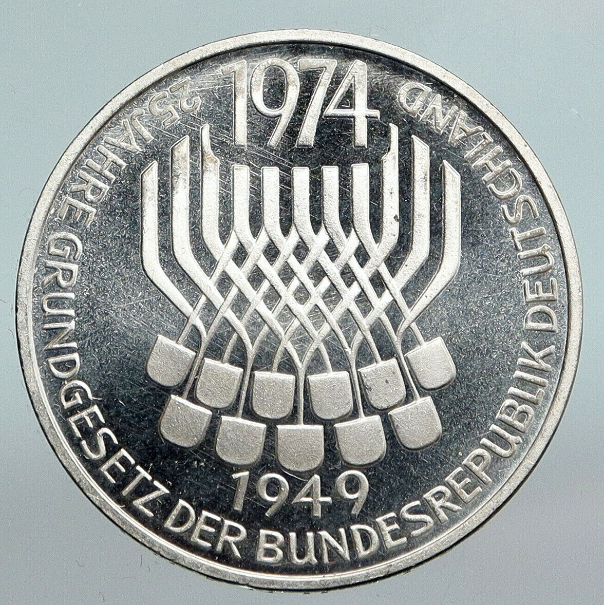 1974 F GERMANY 25 Years of German Federal Constitution Law Silver 5 Mark i90364