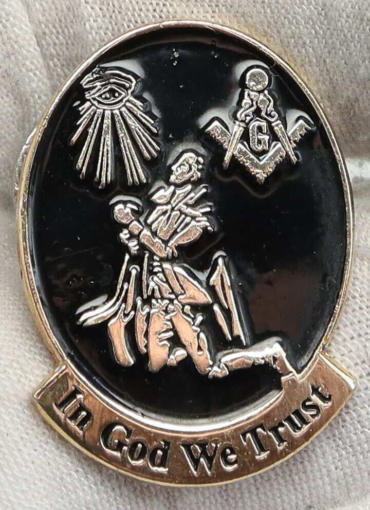 USA FREEMASON In God We Trust ALL SEEING EYE KNEELING Scottish Rite Pin i90402