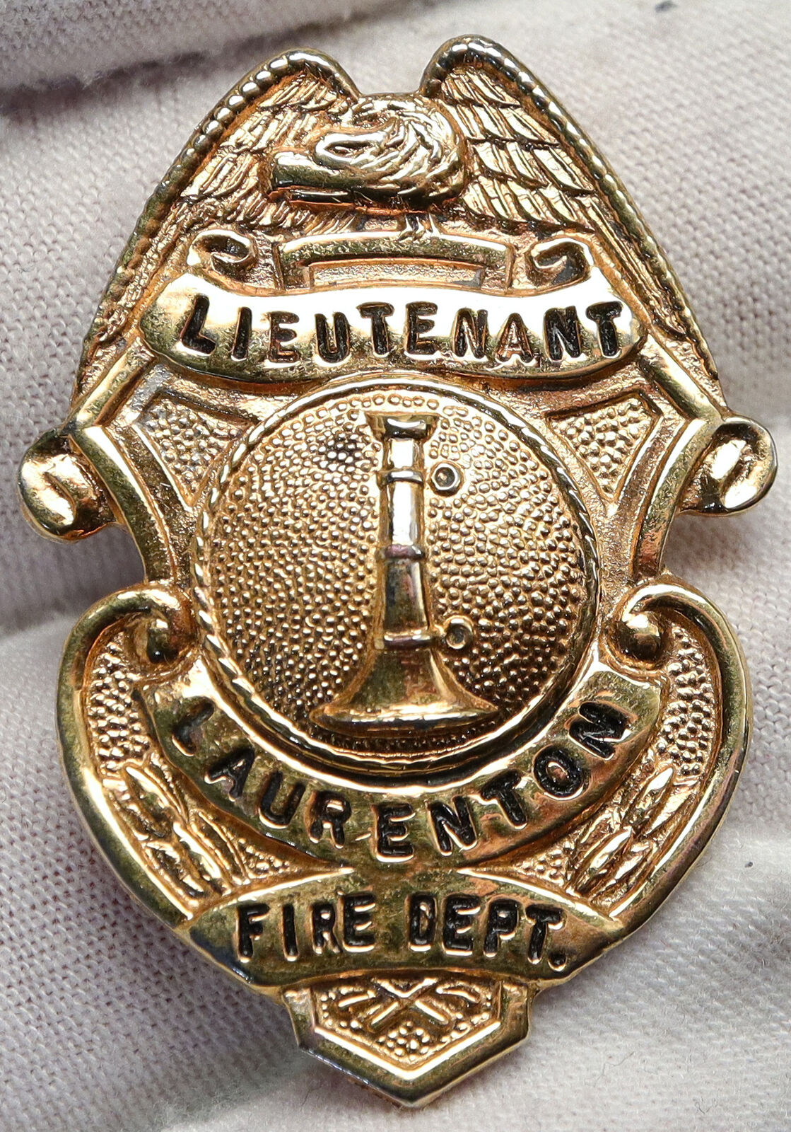 USA LAURELTON PENNSYLVANIA Fire Department Lieutenant BADGE Vintage Medal i90873