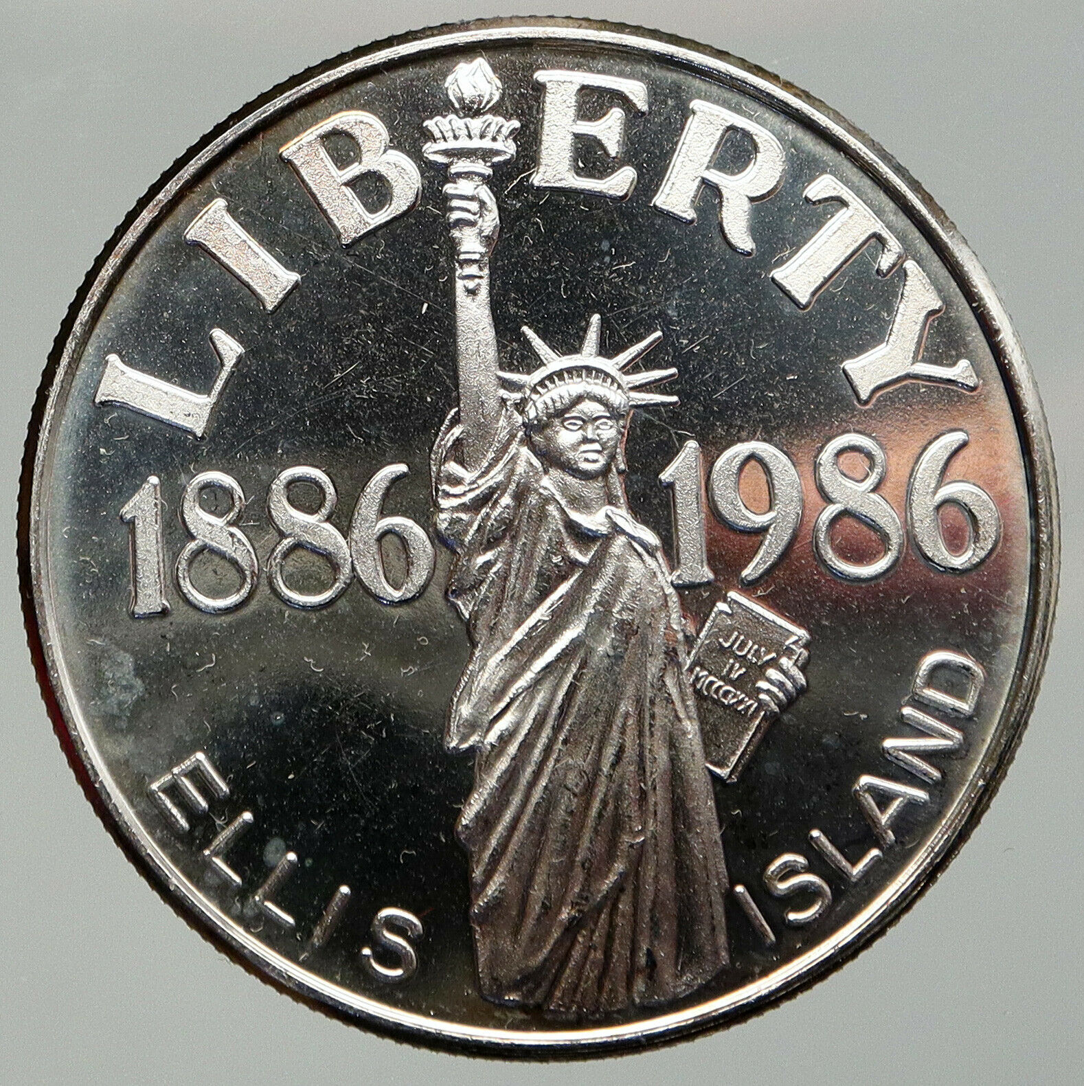 1986 UNITED STATES Ellis Is TWIN TOWERS Statue of Liberty NY SILVER Medal i92533