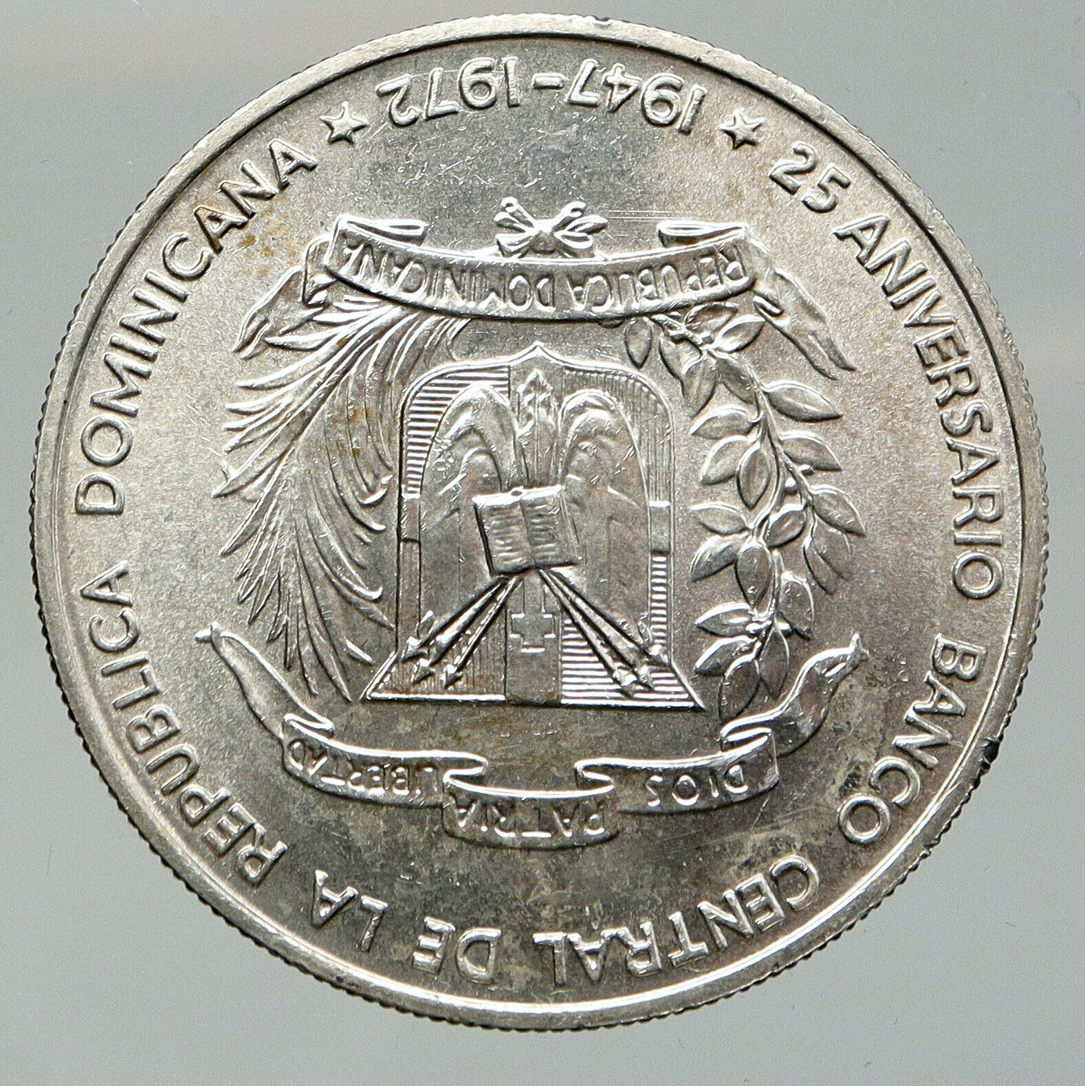 1972 DOMINICAN REPUBLIC 25th Yr Central Bank VINTAGE Silver Peso Coin i92106