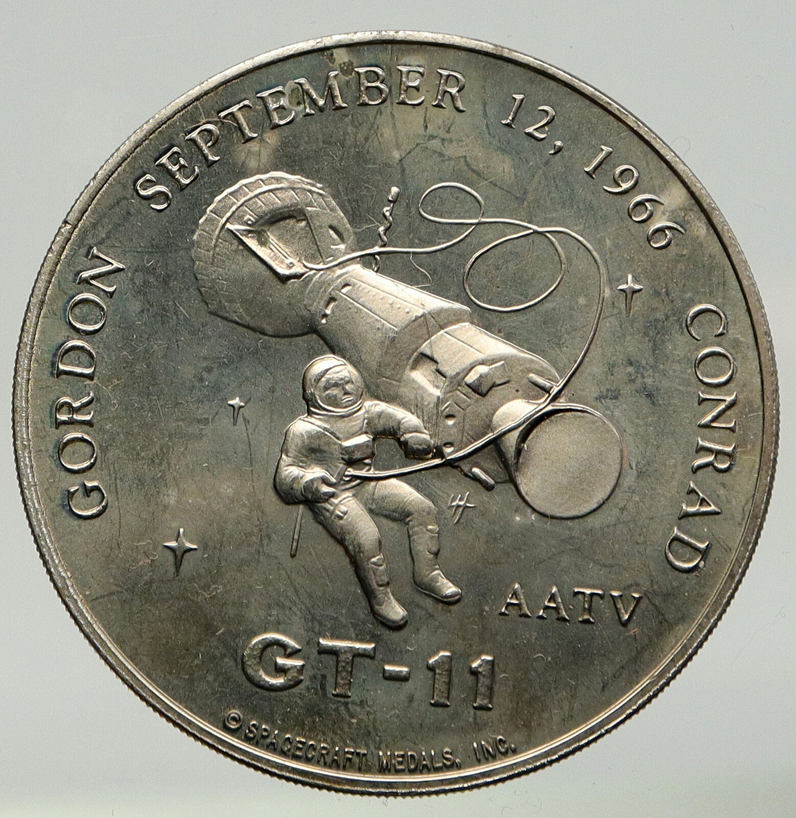 1966 United States GEMINI GT-11 NASA Astronaut Tethered OLD VINTAGE Medal i93137