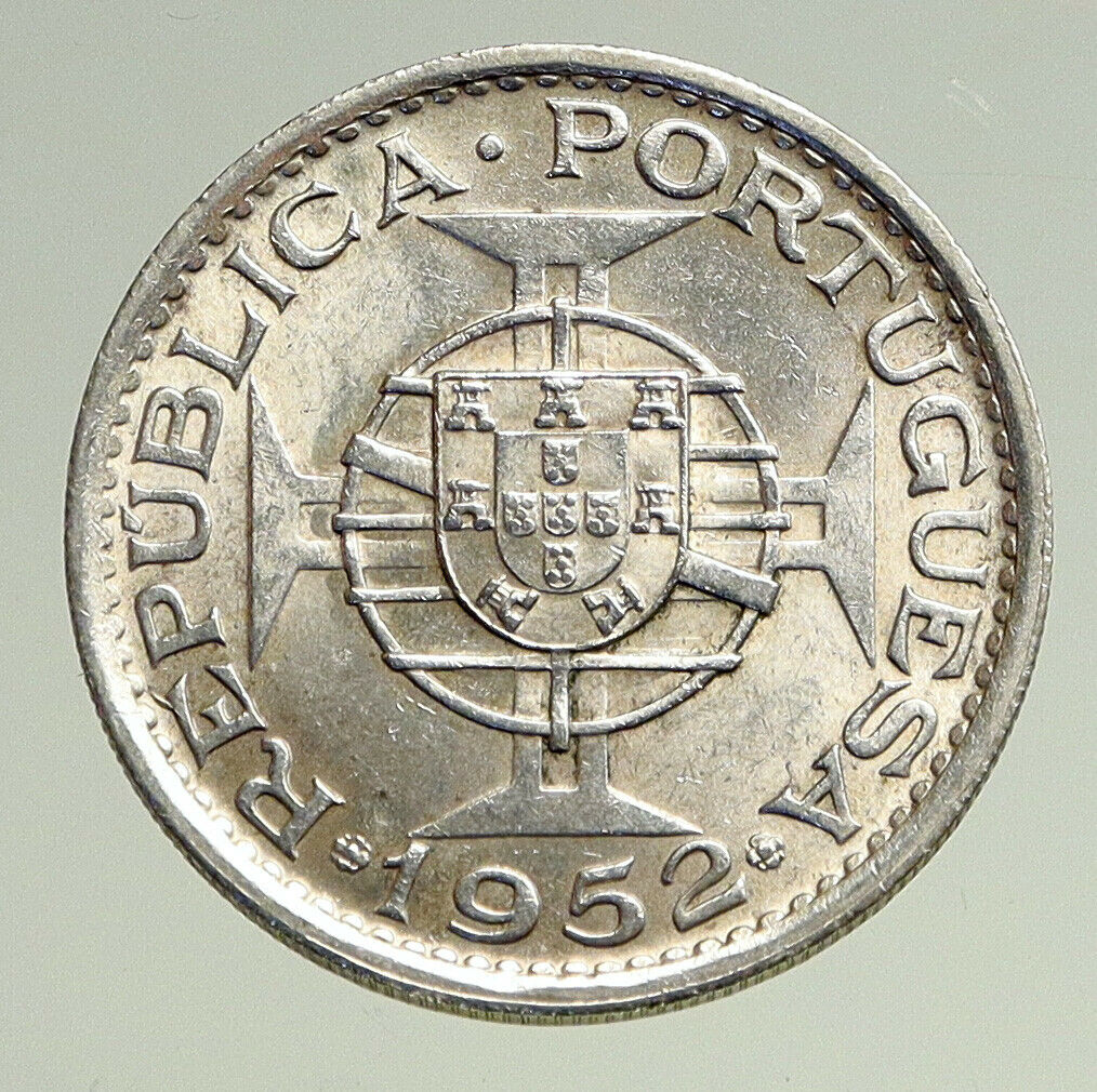 1952 MACAU under PORTUGAL Silver 5 PATACAS with Coat of Arms Vintage Coin i94757