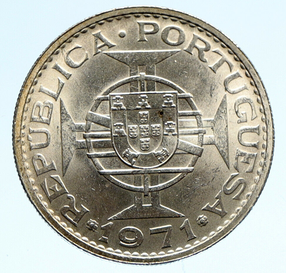 1971 MACAU under PORTUGAL Silver 5 PATACAS with Coat of Arms Vintage Coin i96107