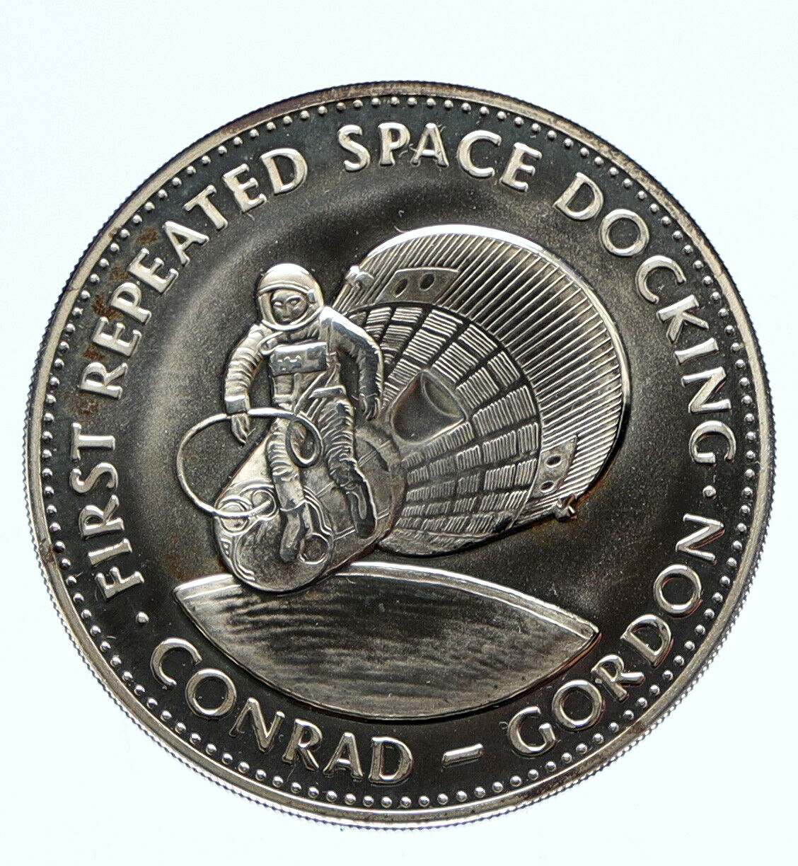 1970's USA NASA Gemini XI ASTRONAUTS SPACE DOCKING Old Proof Silver MEDAL i96375