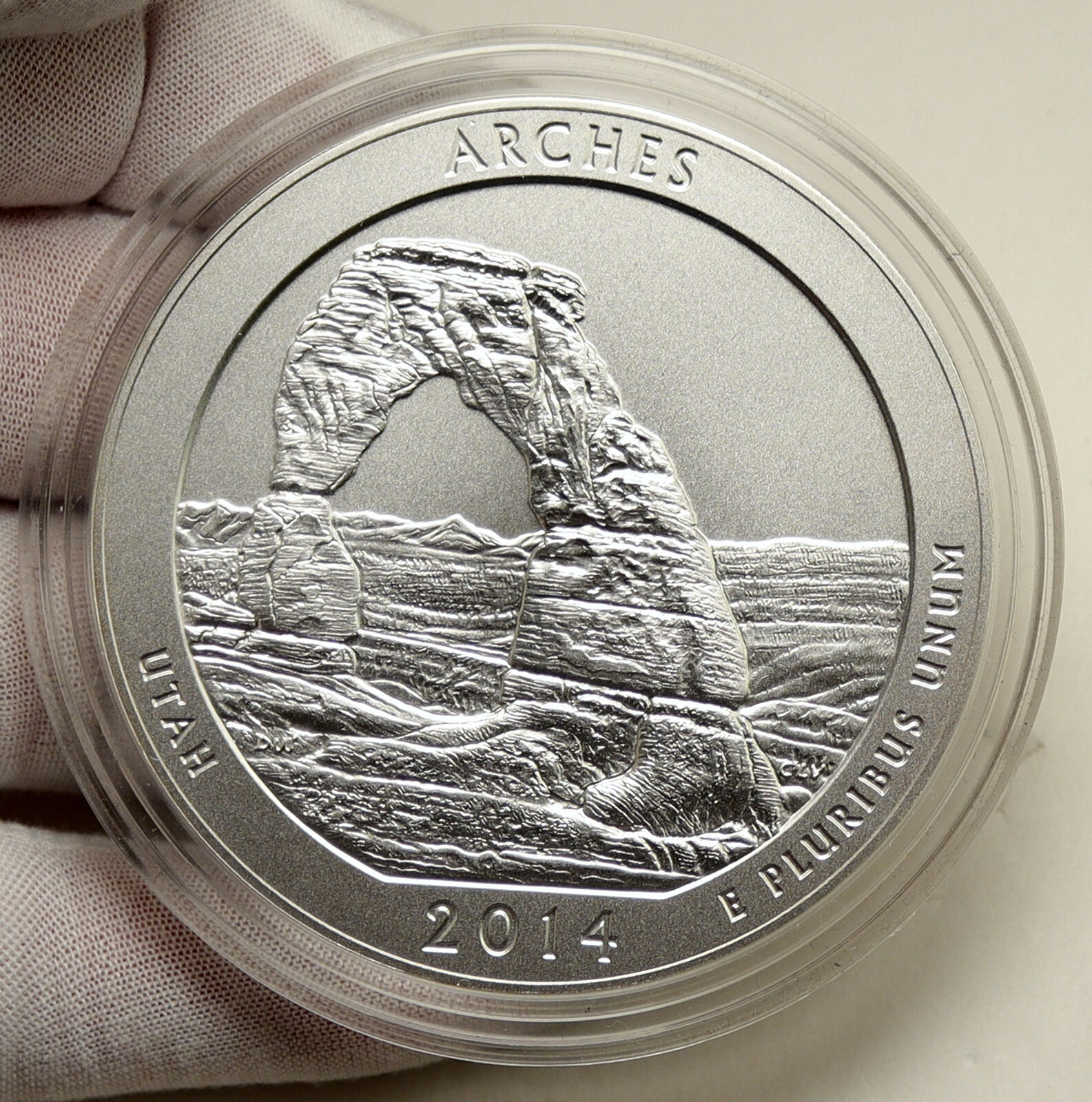 2014 UNITED STATES Utah NATURAL ARCHES Large 5 OZ BU Silver 25C Medal i95261