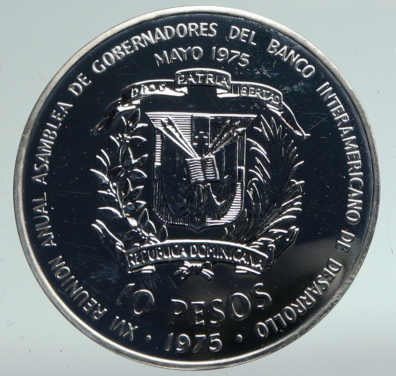 1975 DOMINICAN REPUBLIC International Bankers Congress Silver 10Peso Coin i91106