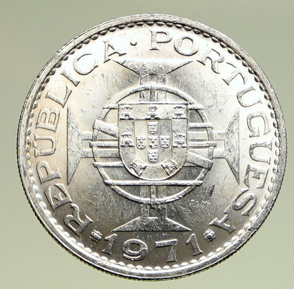 1971 MACAU under PORTUGAL Silver 5 PATACAS with Coat of Arms Vintage Coin i94929