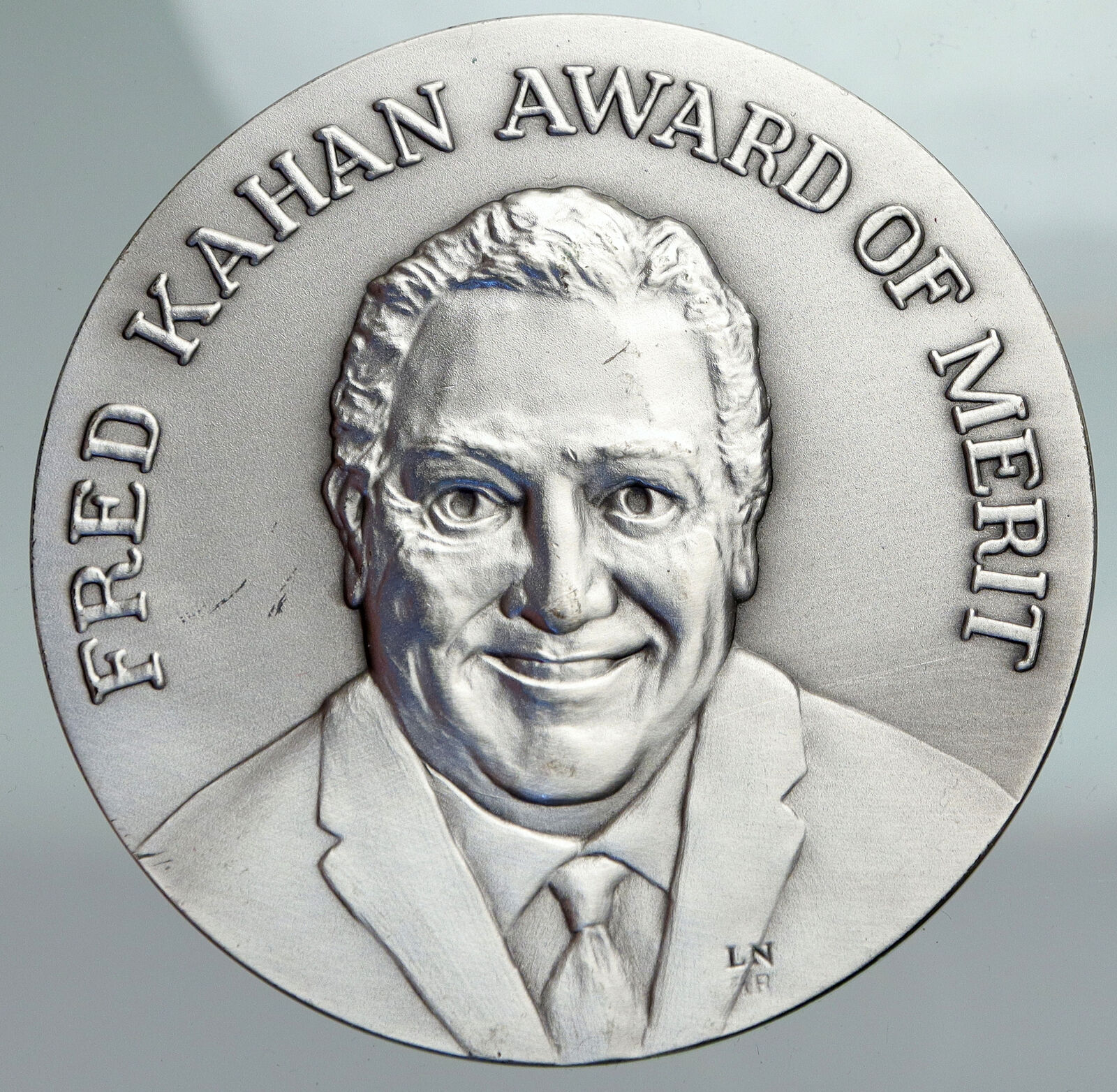 1980 UNITED STATES USA Metal Arts FRED KAHAN AWARD OF MERIT Vintage Medal i91239