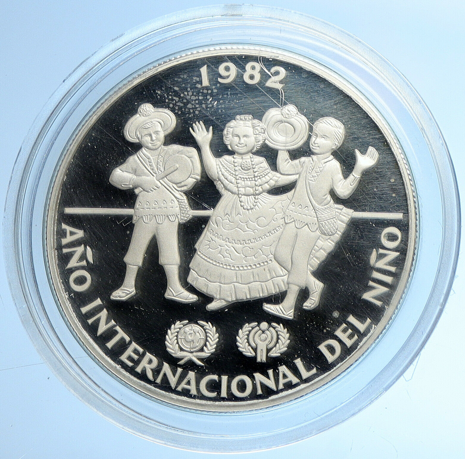 1982 PANAMA United Nations Year of the Child Proof Silver 10 Balboa Coin i109887