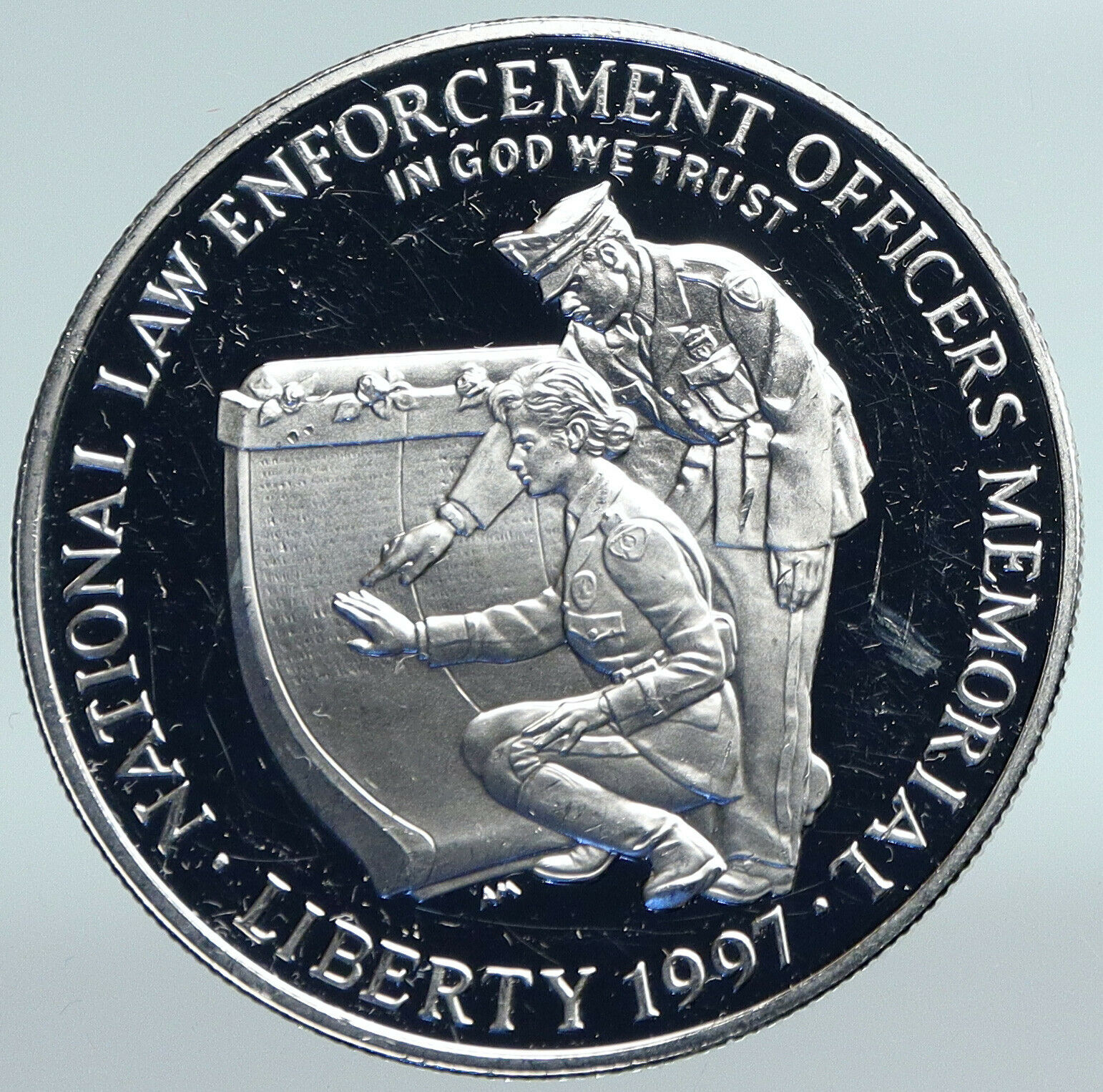 1997 USA United States HONOR LAW ENFORCEMENT Protect Proof Silver $ Coin i89786