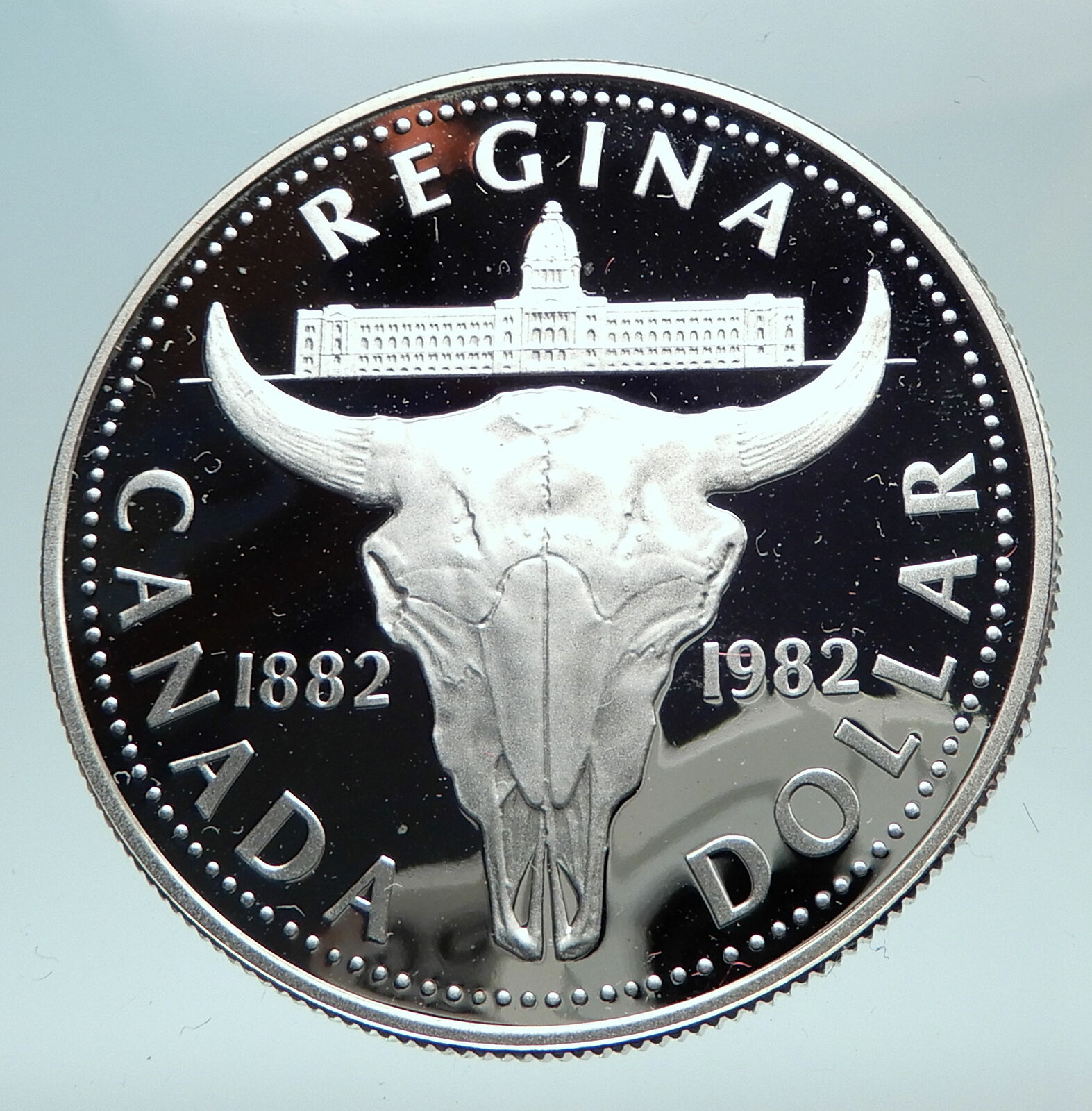 1982 CANADA UK Queen ELIZABETH II Cattle Skull Proof Silver Dollar Coin i80857