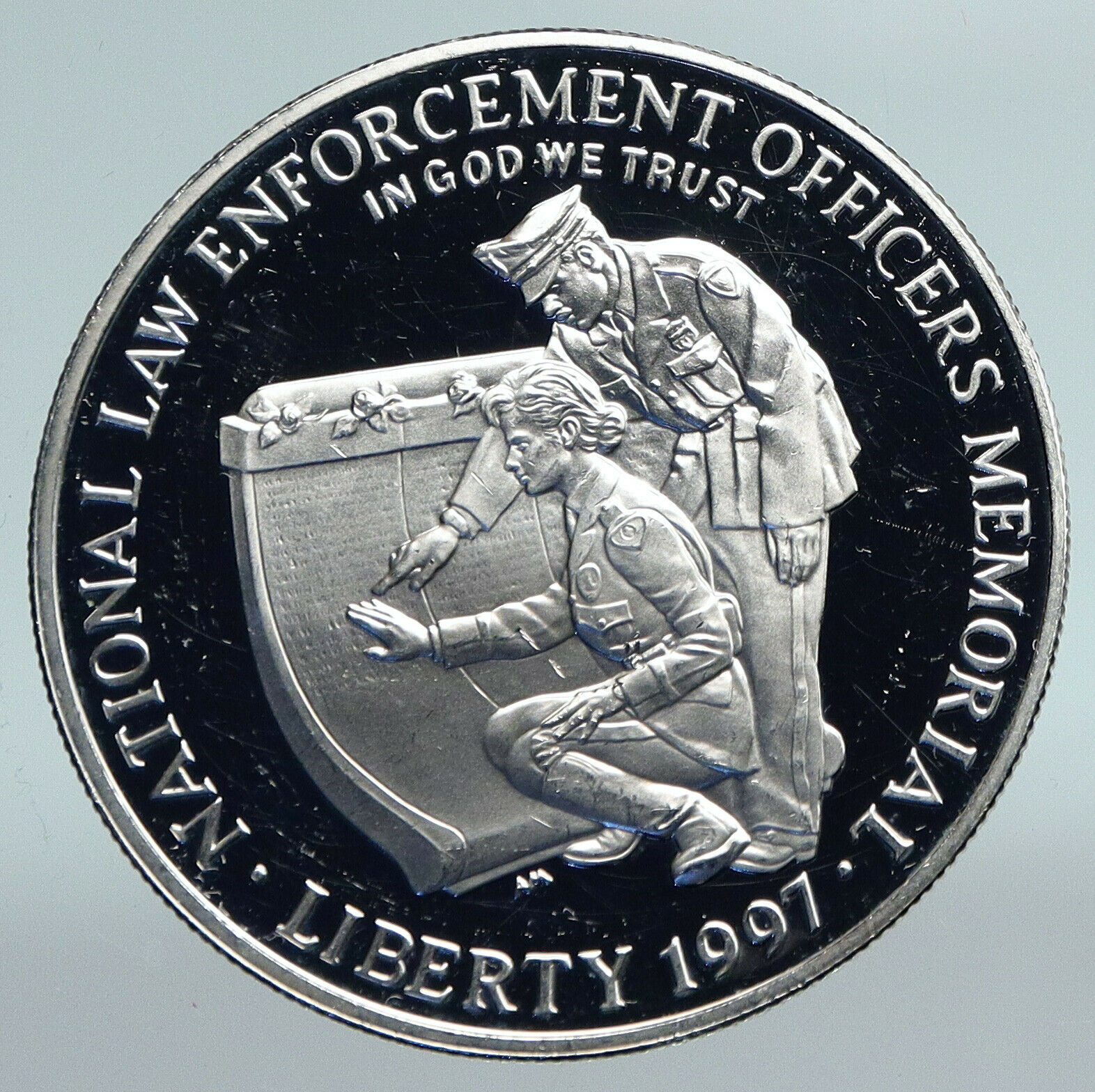 1997 USA United States HONOR LAW ENFORCEMENT Protect Proof Silver $ Coin i89791