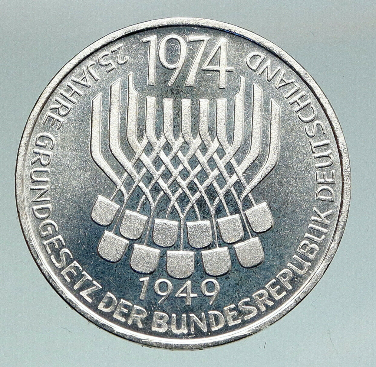 1974 F GERMANY 25 Years of German Federal Constitution Law Silver 5 Mark i91168