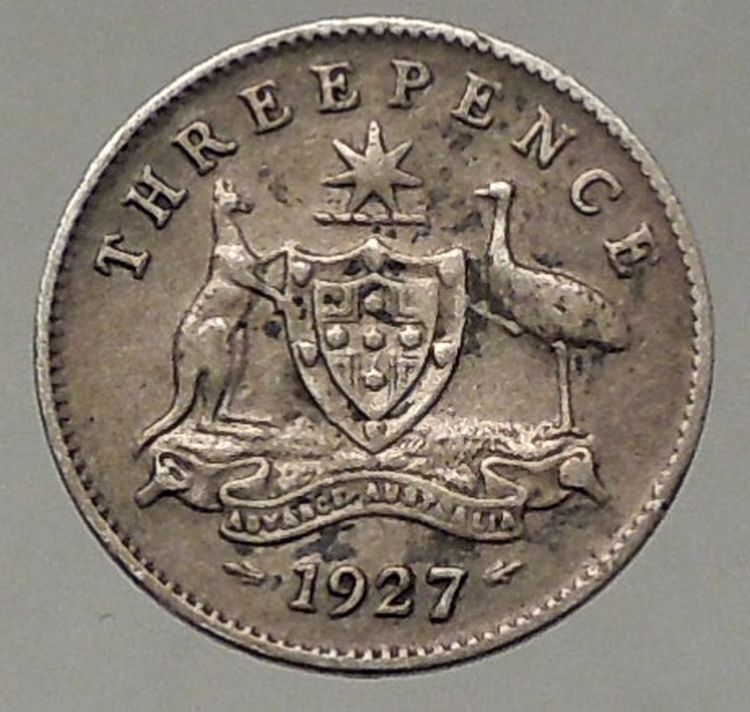 1927 AUSTRALIA Silver THREEPENCE Coin with UK King George V Coat-of-Arms i57827