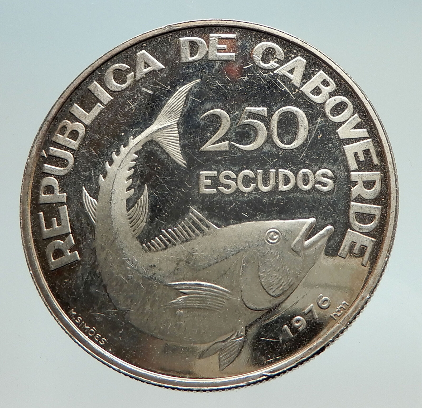 1976 CAPE VERDE with Fish Independence Antique Silver 250 Escudos Coin i74731