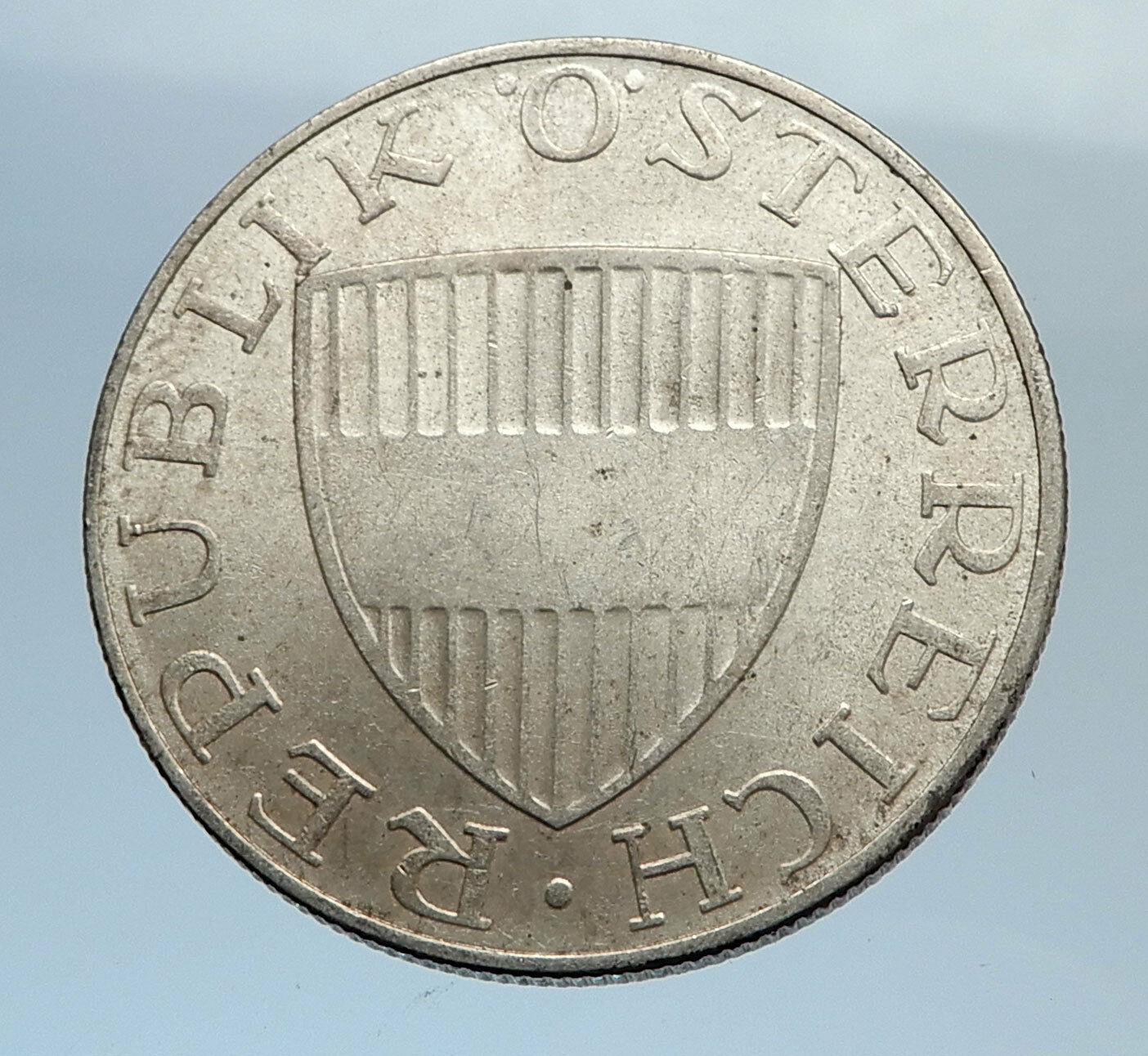 1971 Austria Wachau Woman 10 Schilling Silver Austrian Coin with Shield i71603