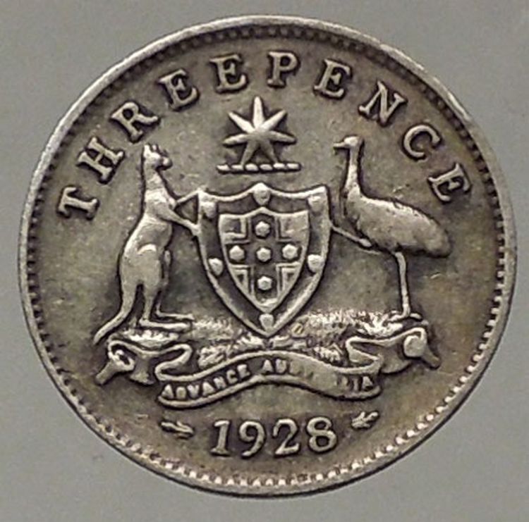 1928 AUSTRALIA Silver THREEPENCE Coin with UK King George V Coat-of-Arms i57829