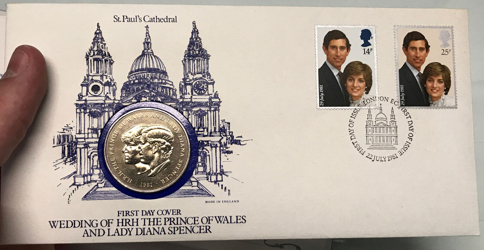 1981 ROYAL WEDDING Prince Charles & Princess Diana One Crown Coin Stamps i65210