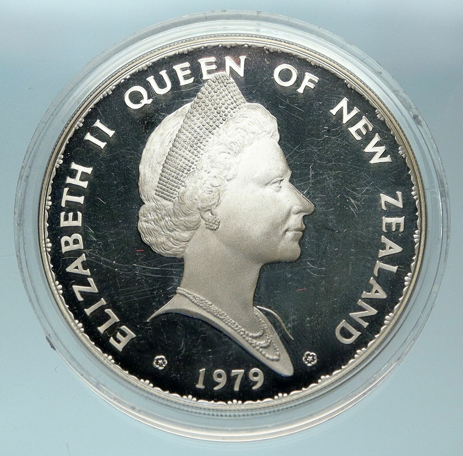 1979 NEW ZEALAND Modified Portrait OLD Queen Elizabeth II Silver $1 Coin i84374