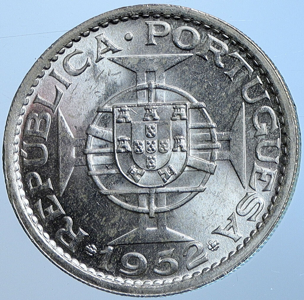 1952 MACAU under PORTUGAL Silver 5 PATACAS w Coat of Arms Vintage Coin i114706